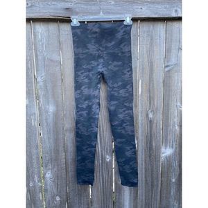 Spanx Look At Me Now Seamless Leggings Green Black Camo Sz M